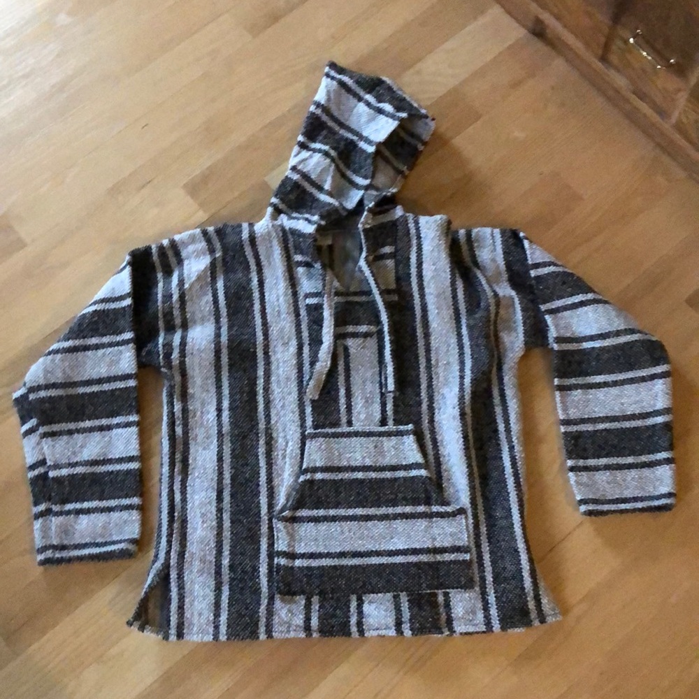 Artesanias F.R. Inc. Baja hooded pullover. Size L.